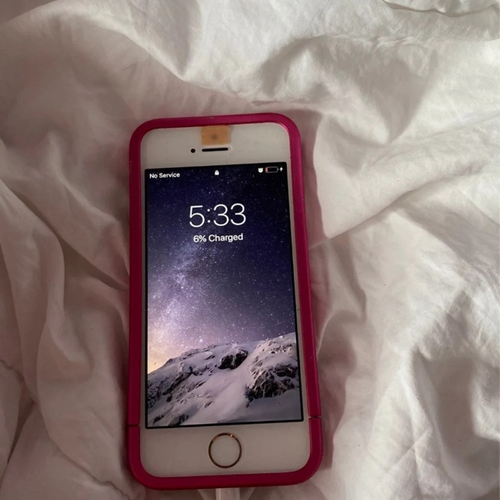 iPhone ( LOCKED )
